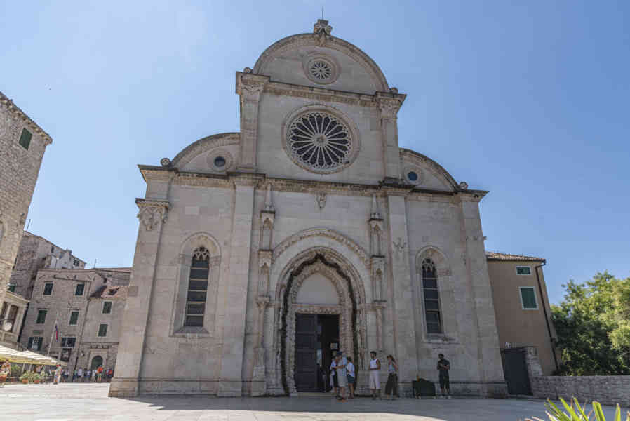 Croacia - Sibenik 03 - catedral de Santiago.jpg